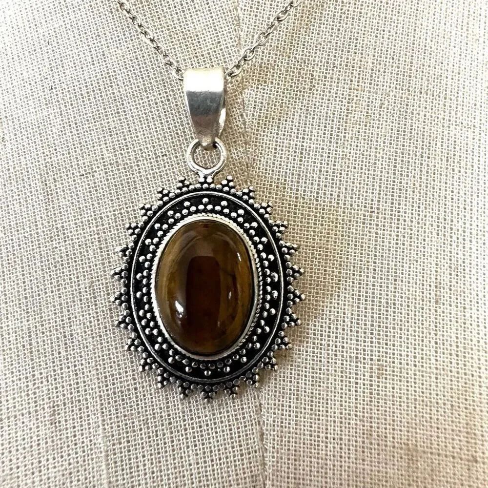 Silver tone and tigers eye pendant necklace